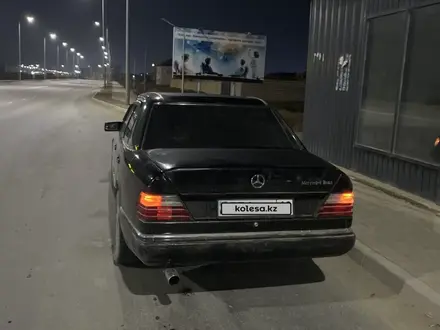 Mercedes-Benz E 220 1992 года за 1 600 000 тг. в Актау – фото 3