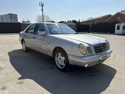 Mercedes-Benz E 230 1996 года за 3 000 000 тг. в Алматы – фото 2