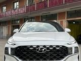 Hyundai Santa Fe 2021 годаүшін18 900 000 тг. в Алматы