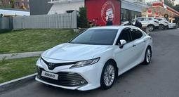 Toyota Camry 2018 годаfor12 800 000 тг. в Алматы