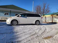 Toyota Sienna, 2011