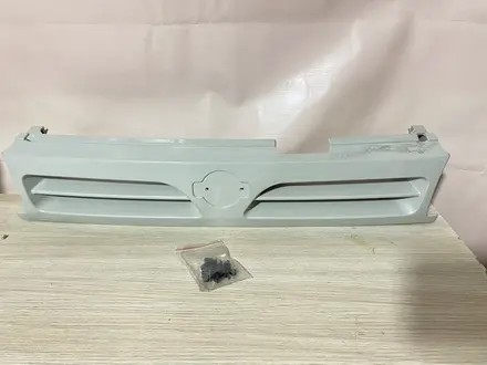 Решетка радиатора — Nissan Primera P10 1990-1996 за 5 000 тг. в Алматы