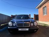 Mercedes-Benz E 320 1998 года за 2 500 000 тг. в Актобе – фото 2
