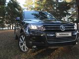 Volkswagen Touareg 2013 года за 13 200 000 тг. в Костанай – фото 2