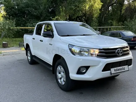 Toyota Hilux 2018 года за 14 500 000 тг. в Алматы – фото 2