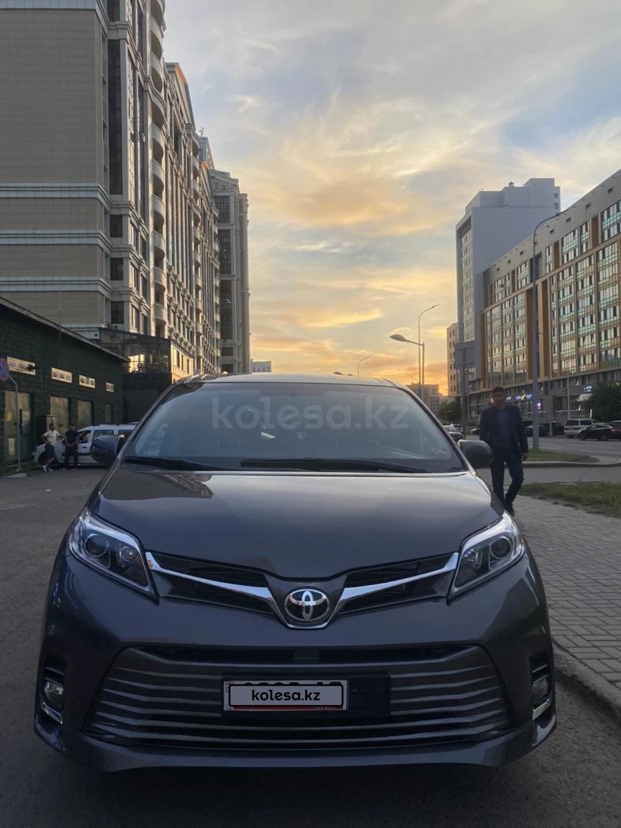 Toyota Sienna 2017 г.