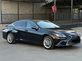 Lexus ES 300h 2018 года за 19 500 000 тг. в Шымкент – фото 2