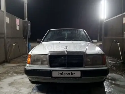Mercedes-Benz E 230 1988 года за 750 000 тг. в Алматы