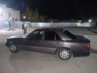 Mercedes-Benz E 230