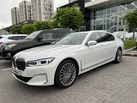 BMW 740 2022 года за 42 500 000 тг. в Алматы – фото 3