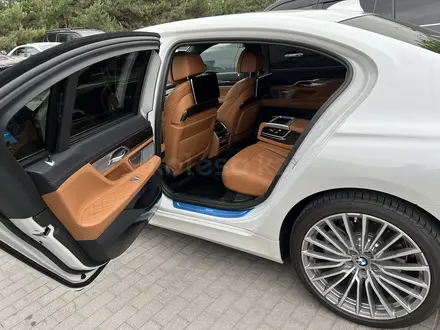 BMW 740 2022 года за 49 000 000 тг. в Алматы – фото 9