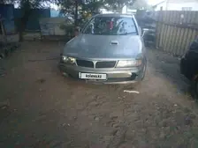 Mitsubishi Diamante, 1995