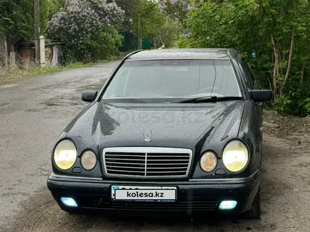 Mercedes-Benz E 320 1998 года за 2 800 000 тг. в Жаркент – фото 2