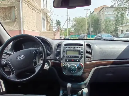 Hyundai Santa Fe 2010 года за 7 000 000 тг. в Атырау – фото 11