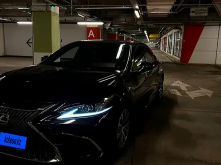 Lexus ES 250 2019 года за 19 500 000 тг. в Астана – фото 4