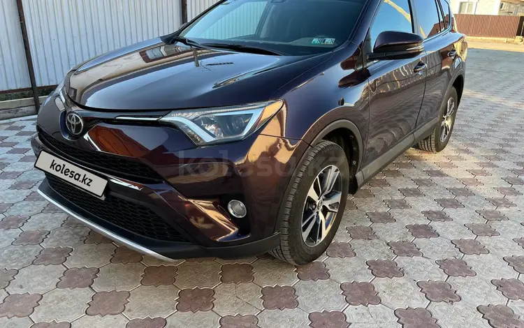 Toyota RAV4 2017 годаүшін12 500 000 тг. в Атырау