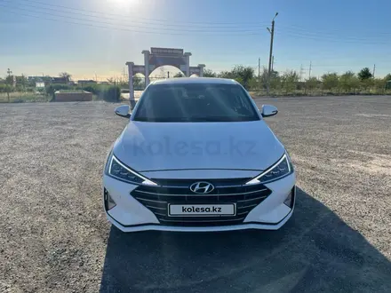 Hyundai Elantra 2019 года за 10 500 000 тг. в Атырау – фото 2