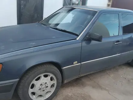 Mercedes-Benz E 200 1991 года за 1 000 000 тг. в Семей – фото 4