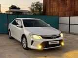 Toyota Camry 2015 года за 10 600 000 тг. в Атырау – фото 4