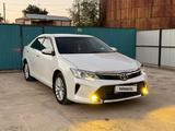 Toyota Camry 2015 года за 10 600 000 тг. в Атырау – фото 3