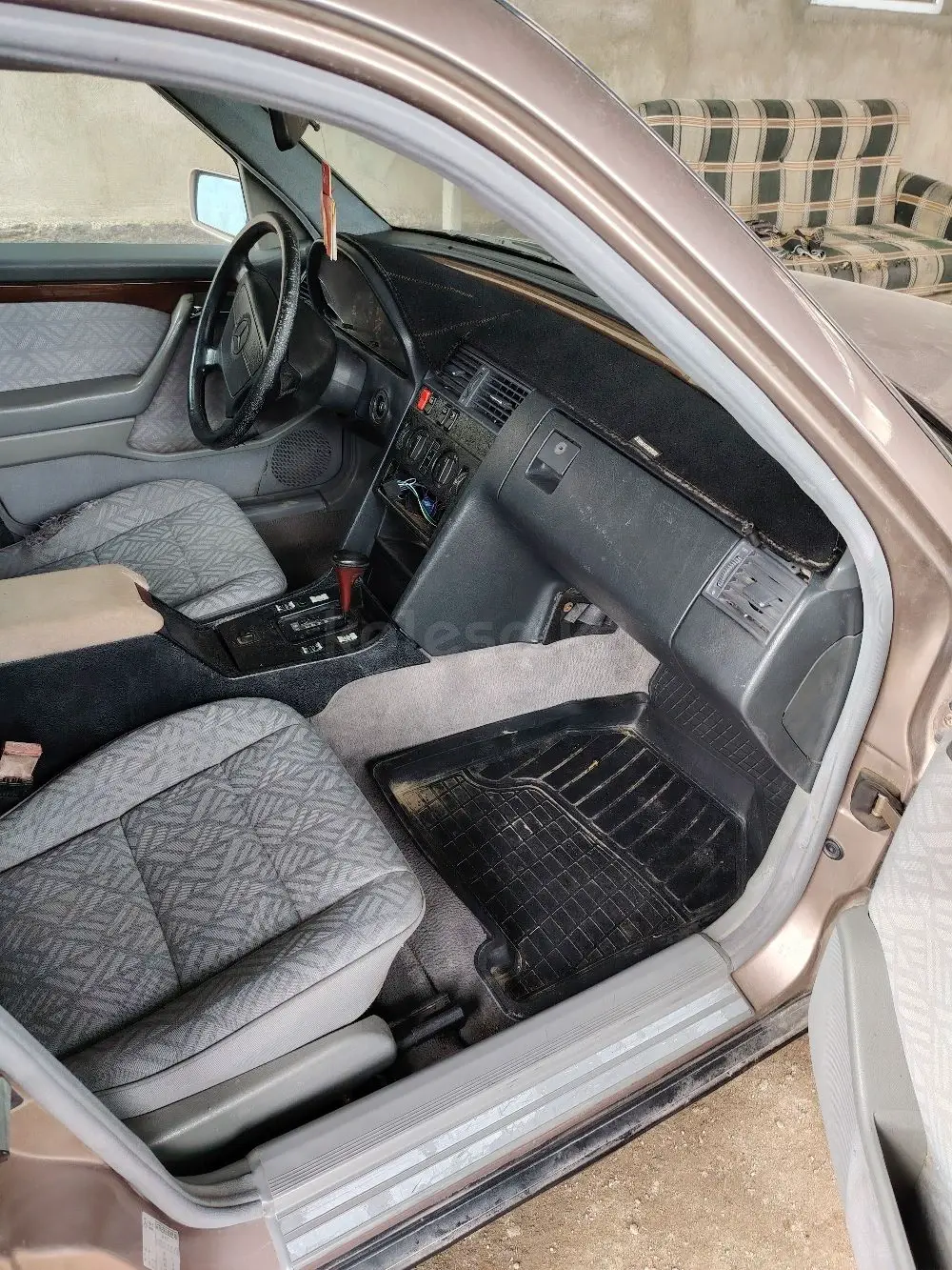 Mercedes-Benz E-Class, 1993