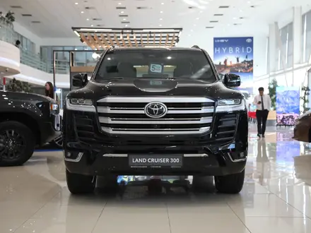 Toyota Land Cruiser Premium+ 2025 года за 69 990 000 тг. в Алматы