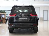 Toyota Land Cruiser Premium+ 2025 года за 69 990 000 тг. в Алматы – фото 4
