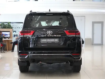 Toyota Land Cruiser Premium+ 2025 года за 69 990 000 тг. в Алматы – фото 4