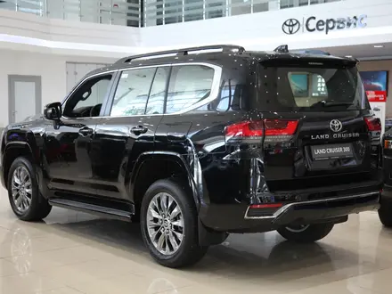 Toyota Land Cruiser Premium+ 2025 года за 69 990 000 тг. в Алматы – фото 5