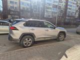 Toyota RAV4 2021 года за 16 000 000 тг. в Актобе – фото 2