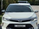Toyota Camry 2018 года за 14 900 000 тг. в Шымкент – фото 2