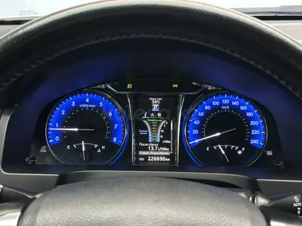 Toyota Camry 2014 года за 10 000 000 тг. в Атырау – фото 17