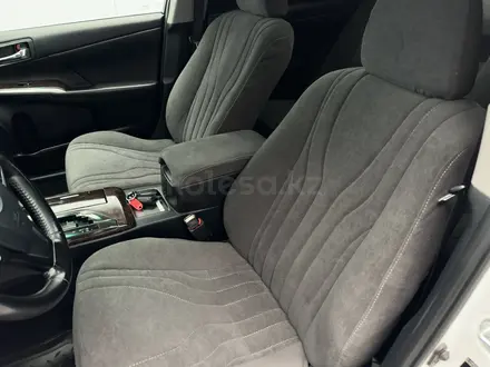 Toyota Camry 2014 года за 10 000 000 тг. в Атырау – фото 9