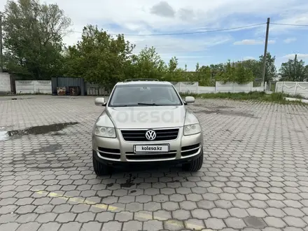 Volkswagen Touareg 2003 года за 3 900 000 тг. в Шахтинск – фото 2