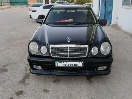 Mercedes-Benz E 320 1998 года за 3 800 000 тг. в Актау