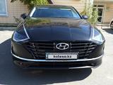 Hyundai Sonata 2022 года за 13 000 000 тг. в Атырау – фото 2