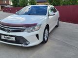 Toyota Camry 2015 года за 10 000 000 тг. в Уральск – фото 2