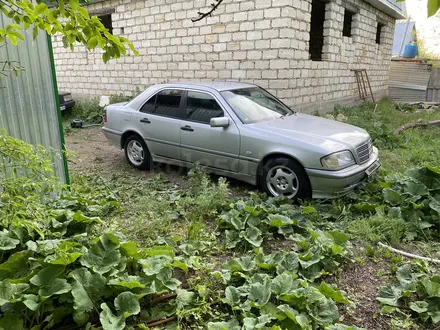 Mercedes-Benz C 180 1999 года за 2 700 000 тг. в Актобе – фото 2