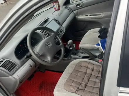 Toyota Camry 2003 года за 4 000 000 тг. в Актобе – фото 6