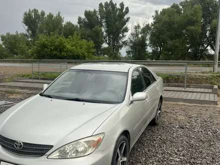 Toyota Camry 2003 года за 4 000 000 тг. в Актобе – фото 5