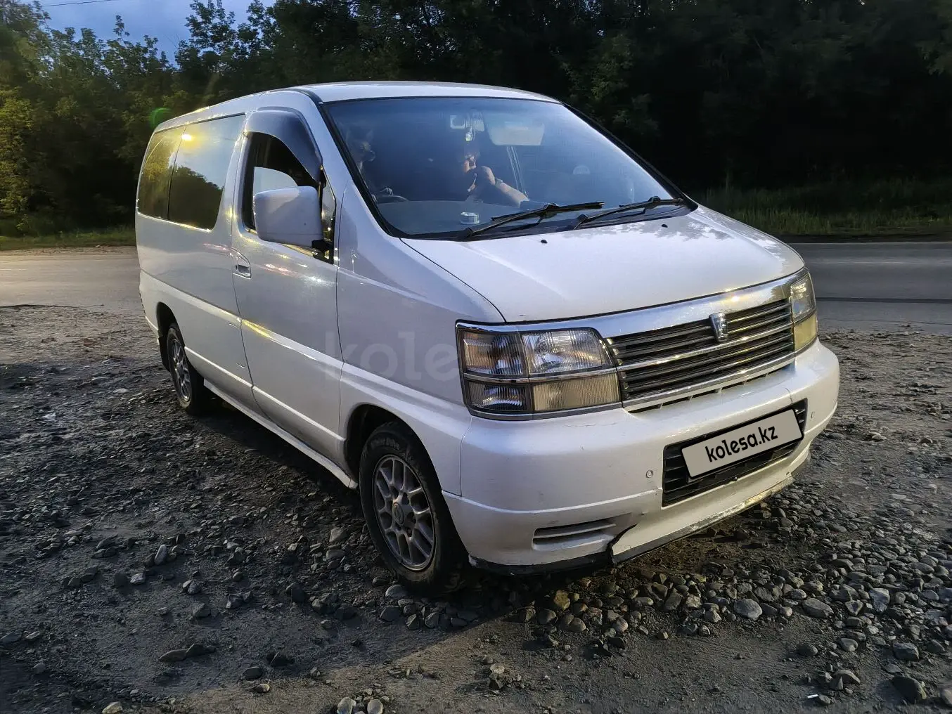 Nissan Elgrand, 1997