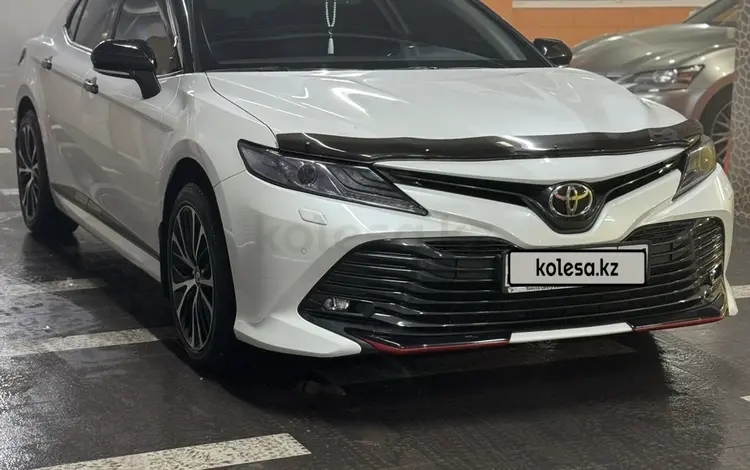 Toyota Camry 2021 года за 15 200 000 тг. в Астана