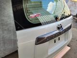 Крышка багажника Toyota Land Cruiser 150 за 270 000 тг. в Алматы – фото 5
