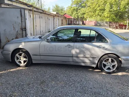 Mercedes-Benz E 240 1999 года за 4 600 000 тг. в Шымкент – фото 3