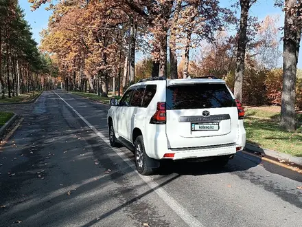 Toyota Land Cruiser Prado 2019 года за 23 500 000 тг. в Алматы – фото 3