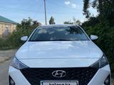 Hyundai Accent 2022 года за 7 200 000 тг. в Актобе – фото 2