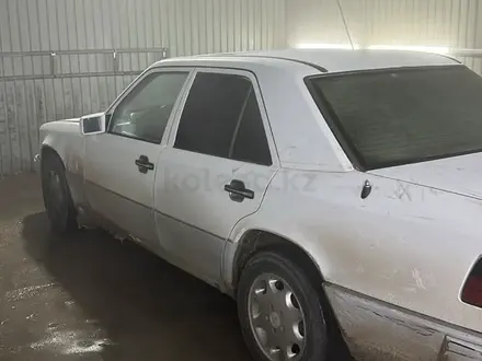 Mercedes-Benz E 200 1991 года за 900 000 тг. в Шу – фото 2