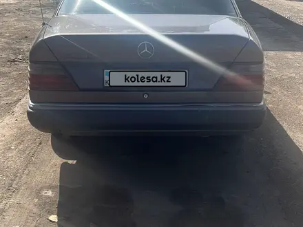 Mercedes-Benz E 200 1992 года за 1 400 000 тг. в Павлодар – фото 4