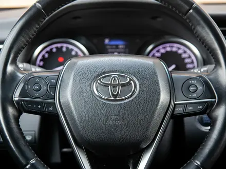 Toyota Camry 2019 года за 13 500 000 тг. в Алматы – фото 11