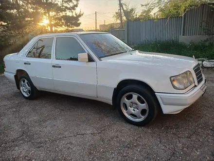 Mercedes-Benz E 200 1994 года за 4 200 000 тг. в Кокшетау – фото 27